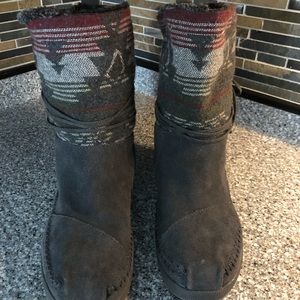 TOMS Nepal Aztec Boots Size 9